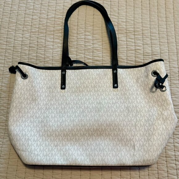 Micheal Kors Large Jet Set Drawstring Tote Bag - Picture 5 of 6